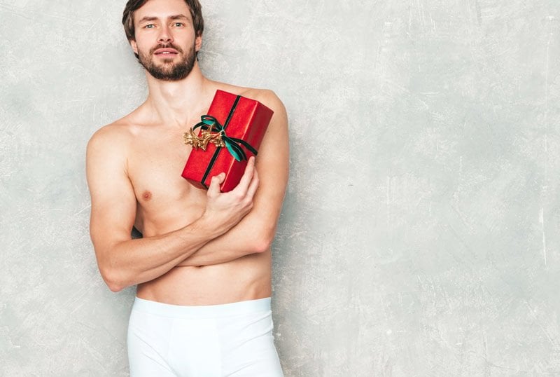 DİĞER HEDİYELERİ UNUTUN! İÇ ÇAMAŞIRI NEDEN ERKEK İÇİN MÜKEMMEL BİR HEDİYEDİR?